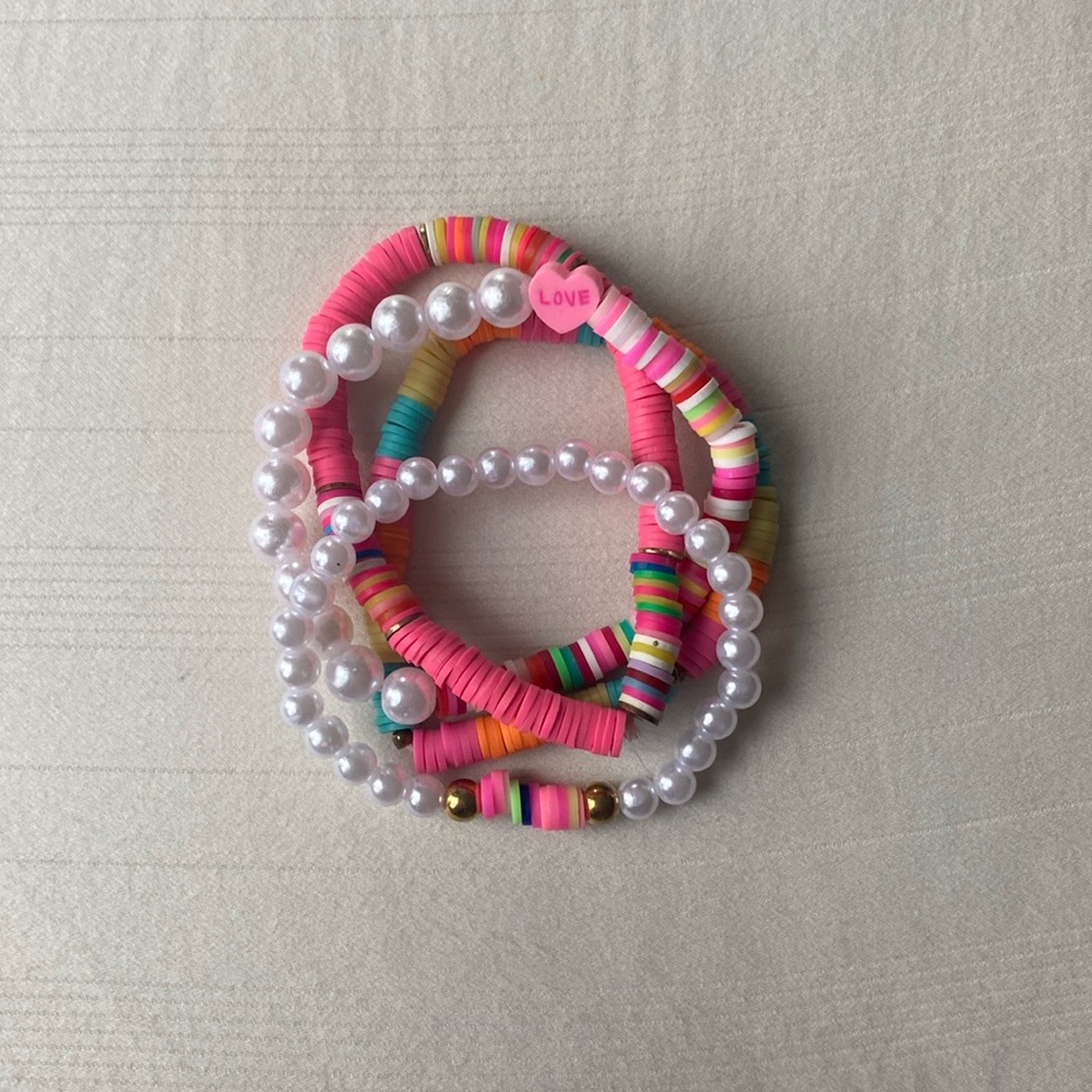 Fun pack of bracelets!🛍️💗👛